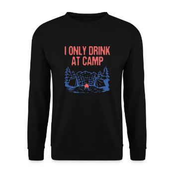 Only Drink at Camp Drinking Camping Alcoholic - Unisex Pullover - Schwarz - Vorne - Alina (178cm) & Michal (187cm)