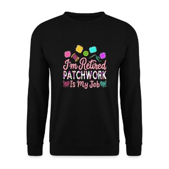 Ich bin im Ruhestand Patchwork ist mein Job Ruhestandsgeschenk - Unisex Pullover - Schwarz - Vorne - Alina (178cm) & Michal (187cm)