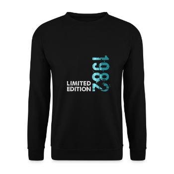 1982 Limited Edition - Unisex Pullover - Schwarz - Vorne - Alina (178cm) & Michal (187cm)