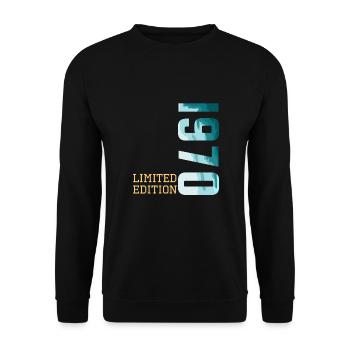 1970 Limited Edition - Unisex Pullover - Schwarz - Vorne - Alina (178cm) & Michal (187cm)