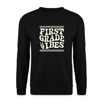 First Grade Vibes Checkerboard Design - Unisex Pullover - Schwarz - Vorne - Alina (178cm) & Michal (187cm)