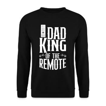 Dad King Of The Remote 2 - Unisex Pullover - Schwarz - Vorne - Alina (178cm) & Michal (187cm)