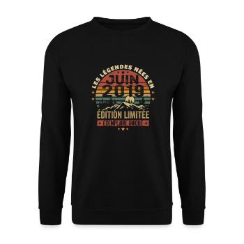 Nées En Juin 2019 Vintage Juin 2019 Anniversaire - Sweat-shirt Unisexe - noir - Devant - Alina (178cm) & Michal (187cm)