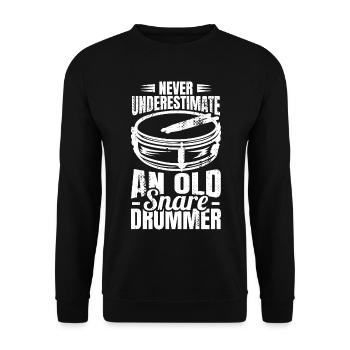 Unterschätze nie einen alten Trommler - Unisex Pullover - Schwarz - Vorne - Alina (178cm) & Michal (187cm)