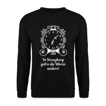 In Kreuzberg geh'n die Uhren anders! (Berlin) - Unisex Pullover - Schwarz - Vorne - Alina (178cm) & Michal (187cm)