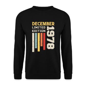 December 1978 - December 1978 Birthday Gift - Unisex Sweatshirt - black - Front - Alina (178cm) & Michal (187cm)