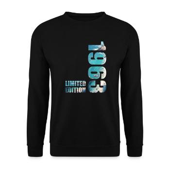 1963. Limited Edition T-Shirt Geburtstags Idee - Unisex Pullover - Schwarz - Vorne - Alina (178cm) & Michal (187cm)