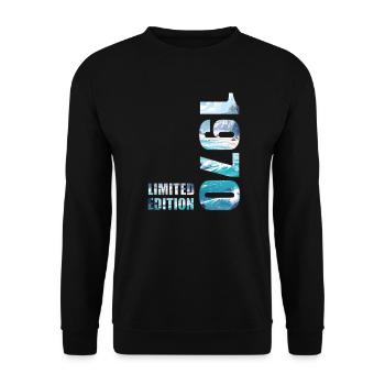 1970 Limited Edition T-Shirt Geburtstags Idee - Unisex Pullover - Schwarz - Vorne - Alina (178cm) & Michal (187cm)