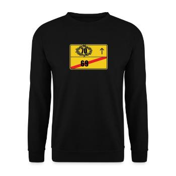 Ortsschild 70. Geburtstag Geschenk - Unisex Pullover - Schwarz - Vorne - Alina (178cm) & Michal (187cm)