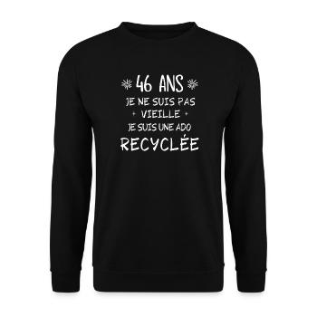 ado recyclée, anniversaire 46 ans, j'ai 46 ANS - Sweat-shirt Unisexe - noir - Devant - Alina (178cm) & Michal (187cm)