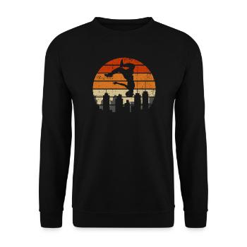 Sonnenuntergangsakrobat über der Skyline der Stadt - Unisex Pullover - Schwarz - Vorne - Alina (178cm) & Michal (187cm)