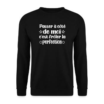 passer à côté de moi c'est frôler la perfection . - Sweat-shirt Unisexe - noir - Devant - Alina (178cm) & Michal (187cm)