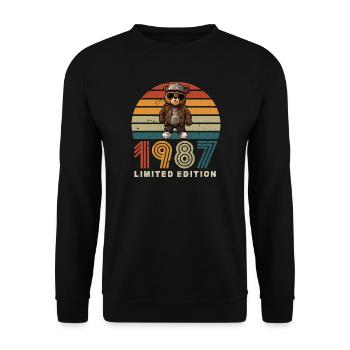 Limited Edition 1987 Year of Construction Birthday Vintage - Unisex Sweatshirt - black - Front - Alina (178cm) & Michal (187cm)