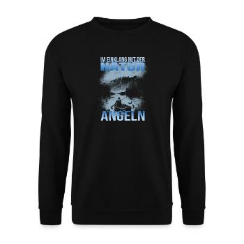 Im Einklang mit der Natur - Angeln - Unisex Pullover - Schwarz - Vorne - Alina (178cm) & Michal (187cm)