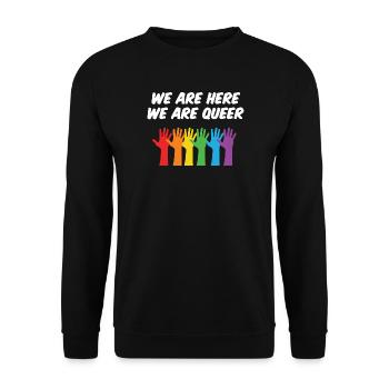 Mois de la fierté LGBT - Nous sommes ici, nous sommes queer - Sweat-shirt Unisexe - noir - Devant - Alina (178cm) & Michal (187cm)