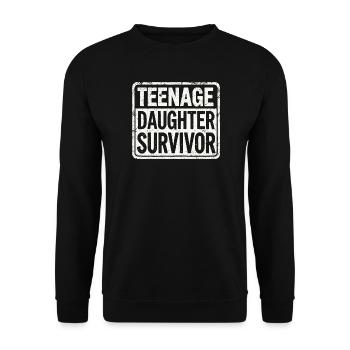 Teenage Daughter Survivor – Lustiges Eltern-Design - Unisex Pullover - Schwarz - Vorne - Alina (178cm) & Michal (187cm)