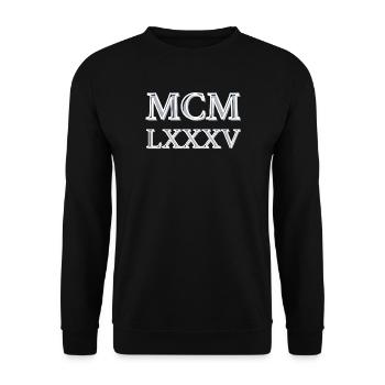 Roman numerals 1985 - MCMLXXXV - Unisex Sweatshirt - black - Front - Alina (178cm) & Michal (187cm)