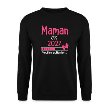 Mama im Jahr 2027 Geschenk für werdende Mama - Unisex Pullover - Schwarz - Vorne - Alina (178cm) & Michal (187cm)