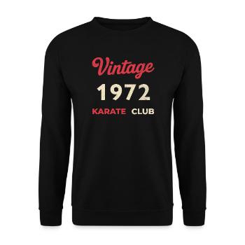 Vintage 1972 – Karate Club Retro Geburtsjahr - Unisex Pullover - Schwarz - Vorne - Alina (178cm) & Michal (187cm)