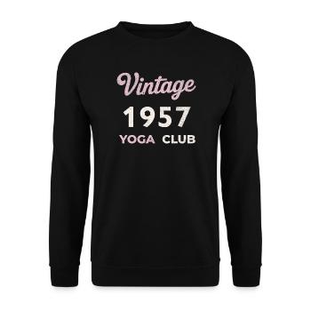 Vintage 1957 Yoga Club Retro Geburtsjahr Jahrgang - Unisex Pullover - Schwarz - Vorne - Alina (178cm) & Michal (187cm)
