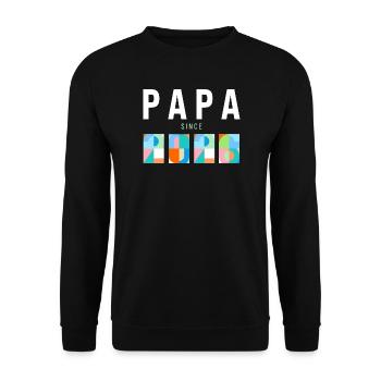 Papa since 2026 - Unisex Sweatshirt - black - Front - Alina (178cm) & Michal (187cm)