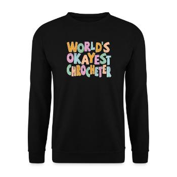 Worlds okayest Crocheter - Unisex Pullover - Schwarz - Vorne - Alina (178cm) & Michal (187cm)