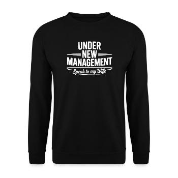 Unter neuer Leitung sprechen Sie mit meiner Frau - Unisex Pullover - Schwarz - Vorne - Alina (178cm) & Michal (187cm)