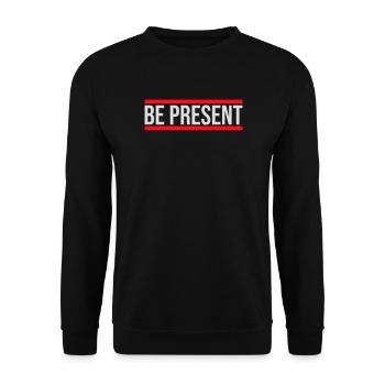 Be Present Sei Im Moment Hier Und Jetzt Zitat Text - Unisex Pullover - Schwarz - Vorne - Alina (178cm) & Michal (187cm)