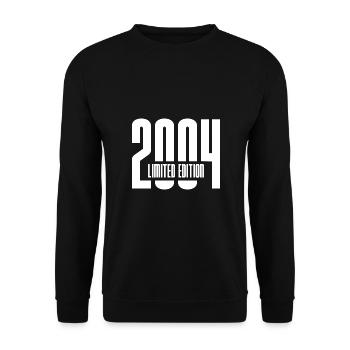 Jahrgang 2004 Geschenkidee 18. Geburtstag Geschenk - Unisex Pullover - Schwarz - Vorne - Alina (178cm) & Michal (187cm)