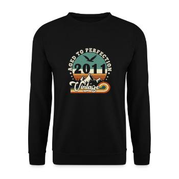 Aged to perfection 2011 Retro -Edition 2025. - Unisex Sweatshirt - black - Front - Alina (178cm) & Michal (187cm)