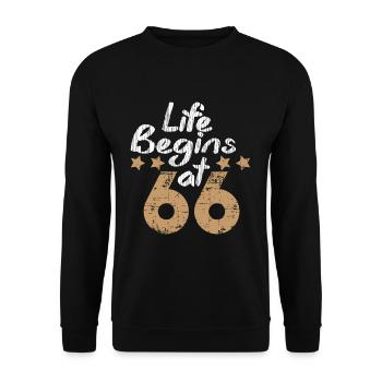 Mit 66 Jahren da fängt das Leben an , - Unisex Pullover - Schwarz - Vorne - Alina (178cm) & Michal (187cm)