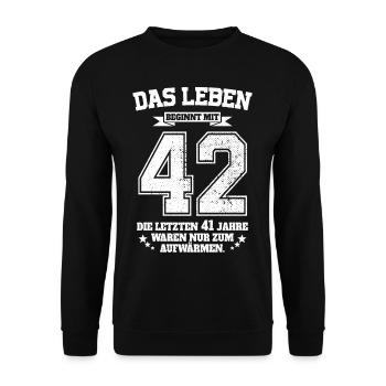 42. Geburtstag Geschenk Das Leben Beginnt Mit 42 - Unisex Pullover - Schwarz - Vorne - Alina (178cm) & Michal (187cm)