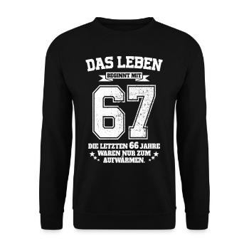 67. Geburtstag Geschenk Das Leben Beginnt Mit 67 - Unisex Pullover - Schwarz - Vorne - Alina (178cm) & Michal (187cm)