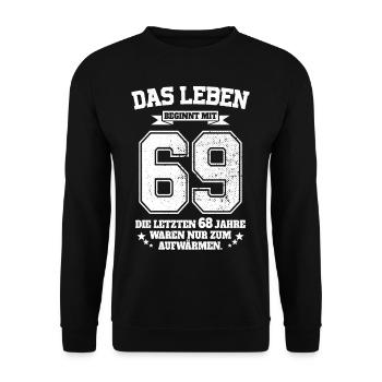 69. Geburtstag Geschenk Das Leben Beginnt Mit 69 - Unisex Pullover - Schwarz - Vorne - Alina (178cm) & Michal (187cm)
