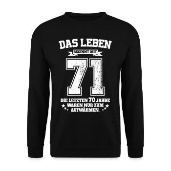 71. Geburtstag Geschenk Das Leben Beginnt Mit 71 - Unisex Pullover - Schwarz - Vorne - Alina (178cm) & Michal (187cm)