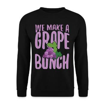 We Make Grape Bunch - Unisex Pullover - Schwarz - Vorne - Alina (178cm) & Michal (187cm)