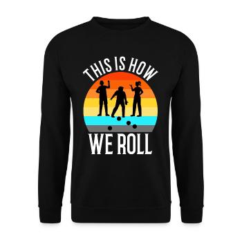This is how we roll - Unisex Pullover - Schwarz - Vorne - Alina (178cm) & Michal (187cm)