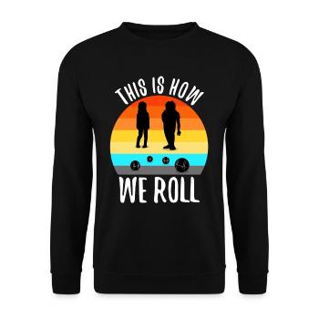 This is how we roll - Unisex Pullover - Schwarz - Vorne - Alina (178cm) & Michal (187cm)