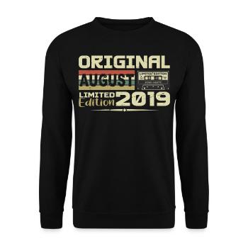 August 2019 - geboren im August 2019 Erbaut im August 2019 - Unisex Pullover - Schwarz - Vorne - Alina (178cm) & Michal (187cm)