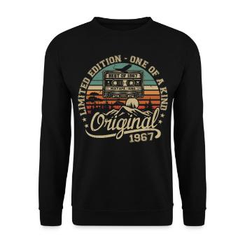 Jahrgang 1967 Geburtstagsgeschenk 1967 Retro 1967 - Unisex Pullover - Schwarz - Vorne - Alina (178cm) & Michal (187cm)