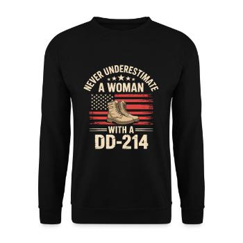 Never Underestimate A Woman With A DD 214 - Unisex Pullover - Schwarz - Vorne - Alina (178cm) & Michal (187cm)