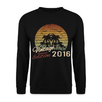 Jahrgang 2016 Geburtstagsgeschenk 2016 Retro 2016 - Unisex Pullover - Schwarz - Vorne - Alina (178cm) & Michal (187cm)
