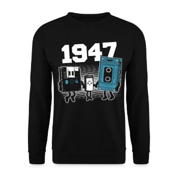 Vintage Born In 1947 Birthday Gift 1947 - Unisex Sweatshirt - black - Front - Alina (178cm) & Michal (187cm)