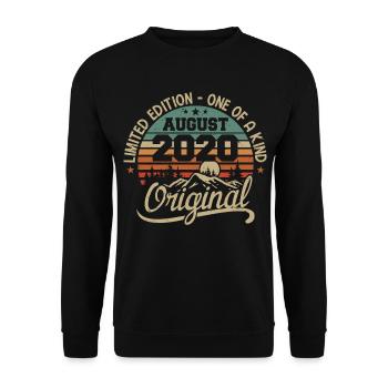 August 2020 Geburtstagsgeschenk - geboren im August 2020 - Unisex Pullover - Schwarz - Vorne - Alina (178cm) & Michal (187cm)