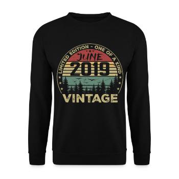 Gift June 2019 Birthday June 2019 June 2019 - Unisex Sweatshirt - black - Front - Alina (178cm) & Michal (187cm)
