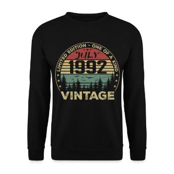 Geburtstagsgeschenk Juli 1992 Jahrgang 1992 - Unisex Pullover - Schwarz - Vorne - Alina (178cm) & Michal (187cm)
