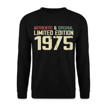 1975 Geburtstagsgeschenk 1975 Jahrgang 1975 Retro - Unisex Pullover - Schwarz - Vorne - Alina (178cm) & Michal (187cm)