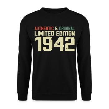 1942 Birthday Gift 1942 Vintage 1942 Retro - Unisex Sweatshirt - black - Front - Alina (178cm) & Michal (187cm)