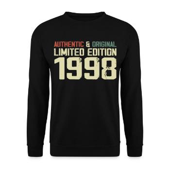 1998 Geburtstagsgeschenk 1998 Jahrgang 1998 Retro - Unisex Pullover - Schwarz - Vorne - Alina (178cm) & Michal (187cm)
