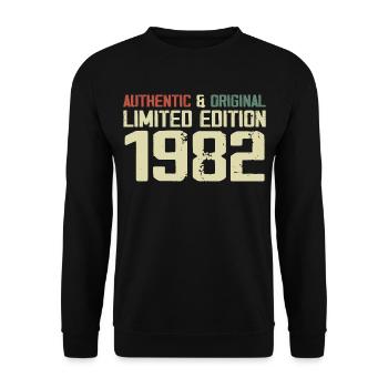 1982 Birthday Gift 1982 Vintage 1982 Retro - Unisex Sweatshirt - black - Front - Alina (178cm) & Michal (187cm)